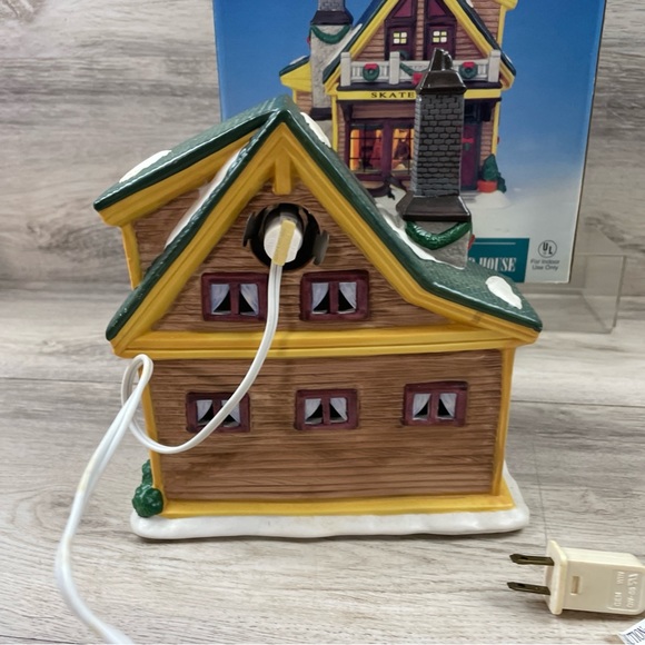 Vintage Rare Christmas Delights Handpainted Porcelain Lighted House Skate & Ski - Picture 7 of 11